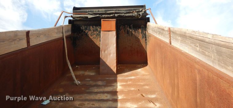 image for item DI1017 1993 Freightliner FLD  dump truck