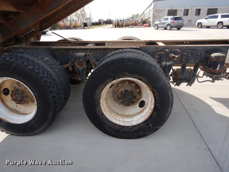 image for item DI1017 1993 Freightliner FLD  dump truck