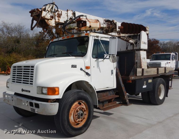image for item DI1023 1993 International 4900  digger derrick truck