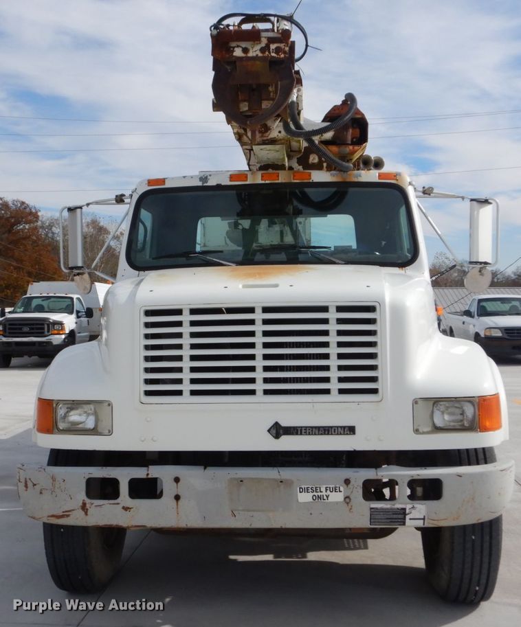 image for item DI1023 1993 International 4900  digger derrick truck