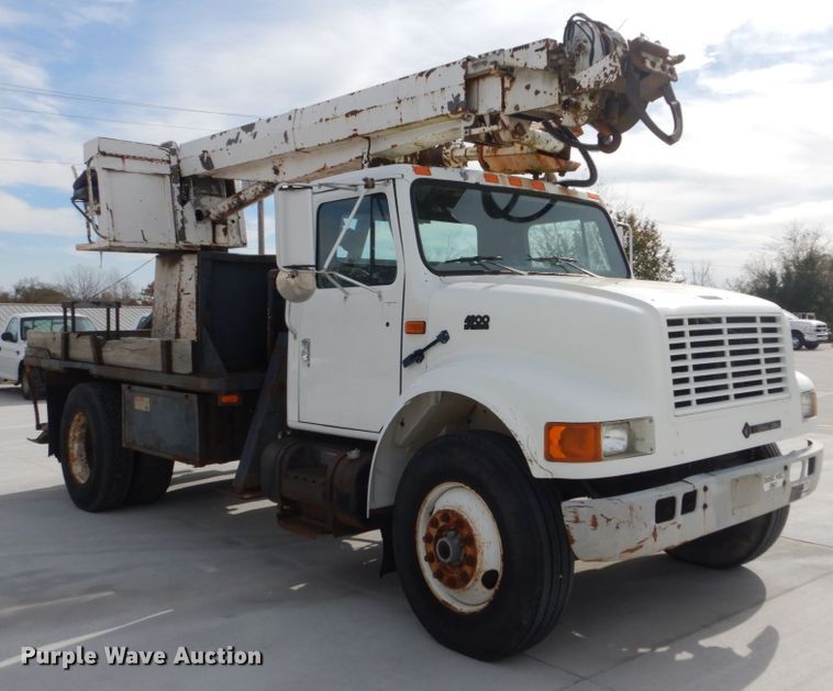 image for item DI1023 1993 International 4900  digger derrick truck