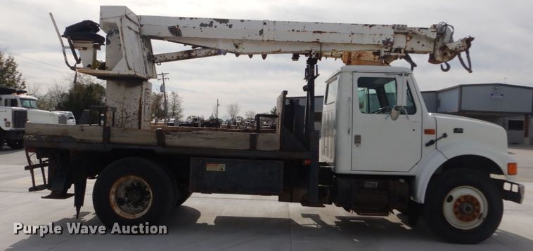 image for item DI1023 1993 International 4900  digger derrick truck