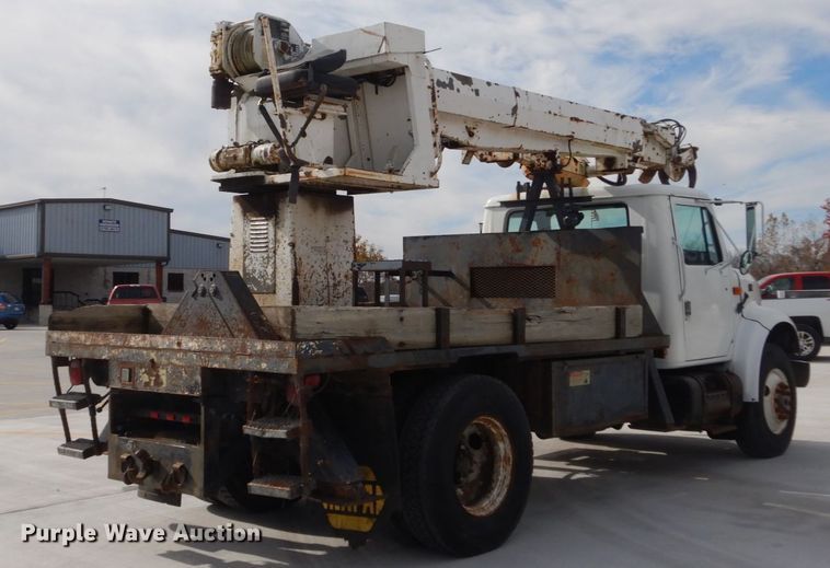 image for item DI1023 1993 International 4900  digger derrick truck