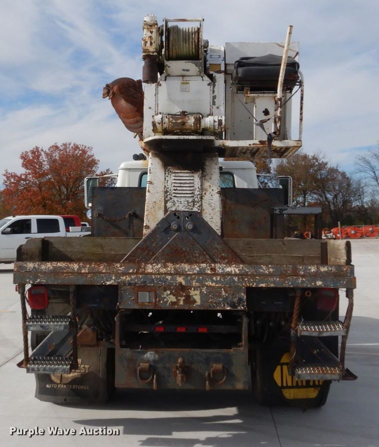 image for item DI1023 1993 International 4900  digger derrick truck