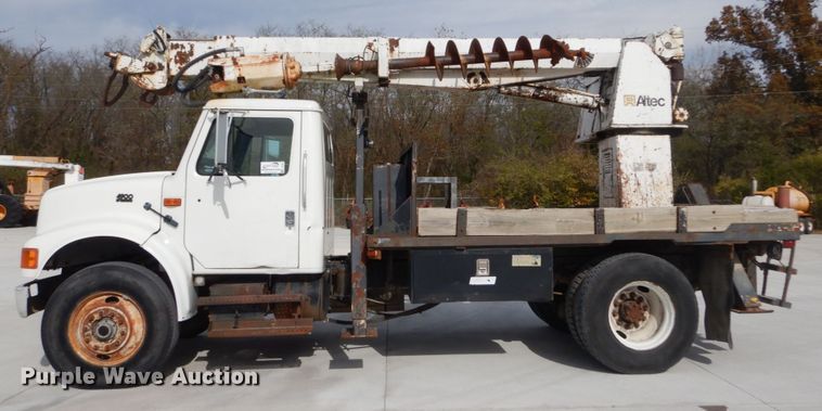 image for item DI1023 1993 International 4900  digger derrick truck