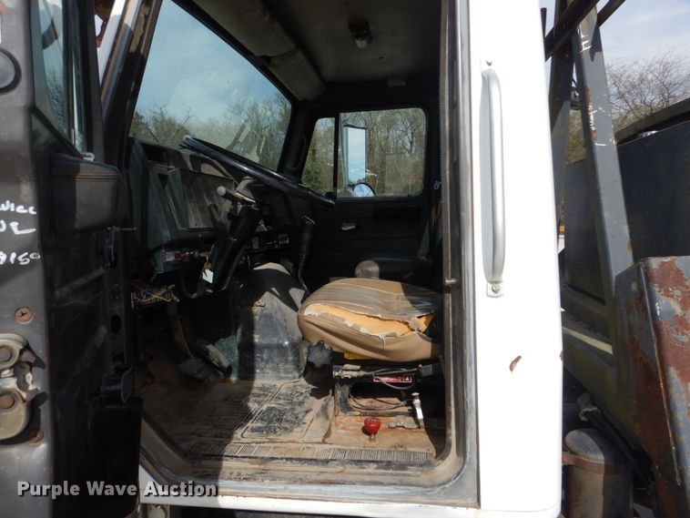 image for item DI1023 1993 International 4900  digger derrick truck