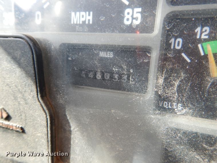 image for item DI1023 1993 International 4900  digger derrick truck