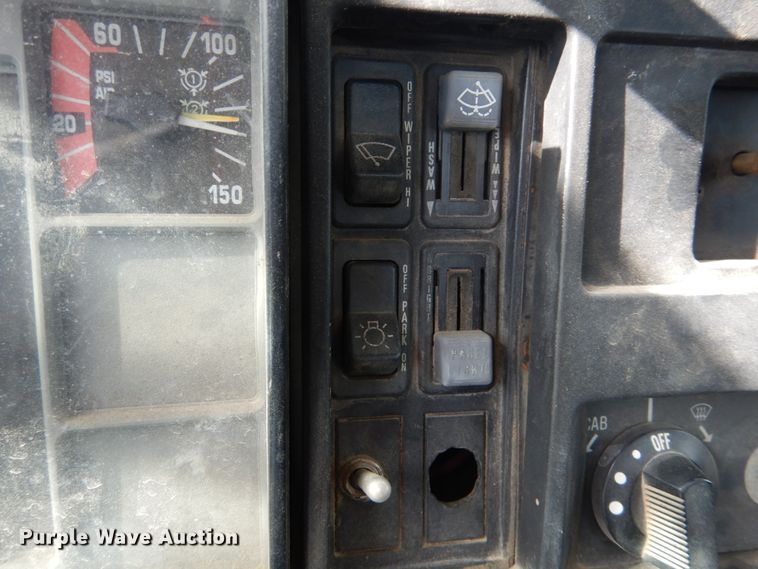 image for item DI1023 1993 International 4900  digger derrick truck