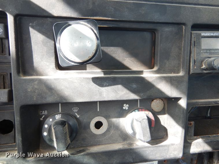 image for item DI1023 1993 International 4900  digger derrick truck