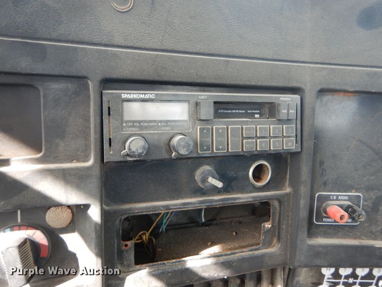 image for item DI1023 1993 International 4900  digger derrick truck