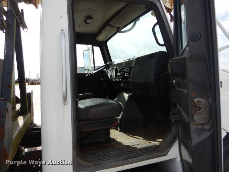 image for item DI1023 1993 International 4900  digger derrick truck