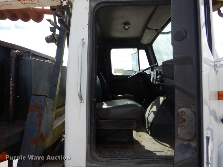 image for item DI1023 1993 International 4900  digger derrick truck