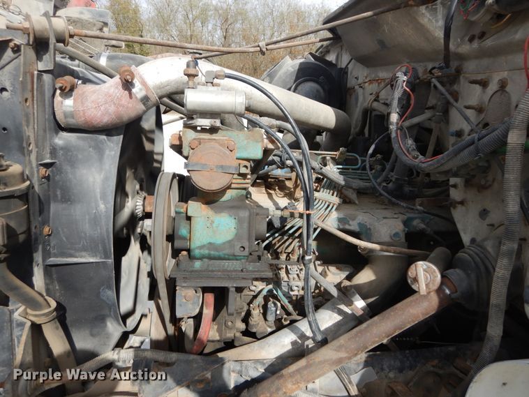 image for item DI1023 1993 International 4900  digger derrick truck