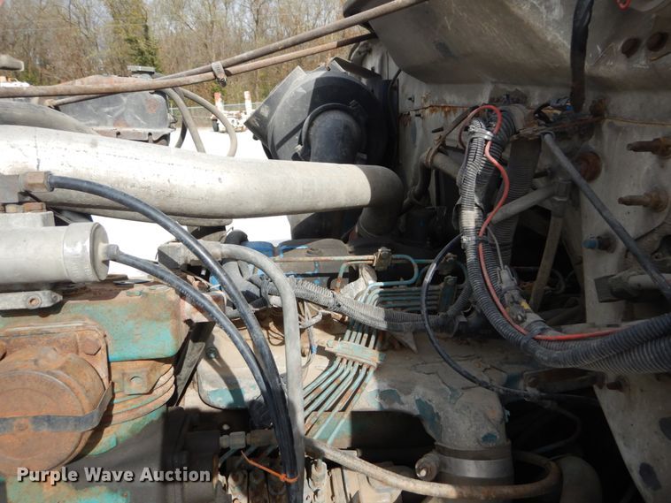 image for item DI1023 1993 International 4900  digger derrick truck