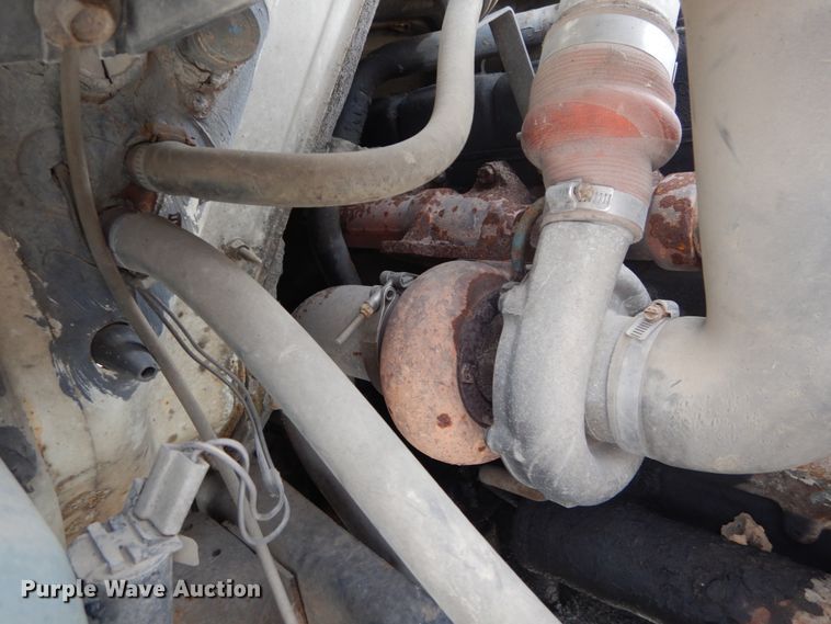 image for item DI1023 1993 International 4900  digger derrick truck