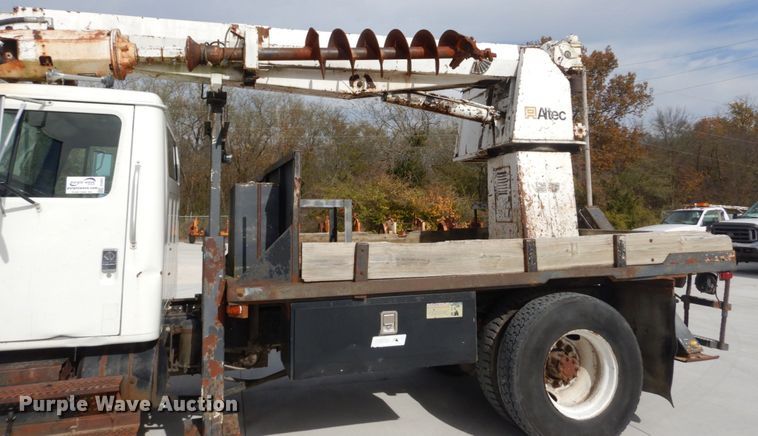 image for item DI1023 1993 International 4900  digger derrick truck