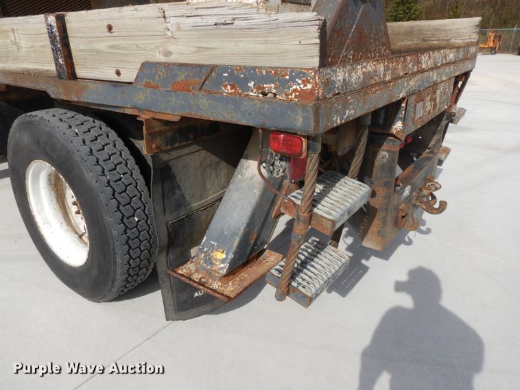 image for item DI1023 1993 International 4900  digger derrick truck