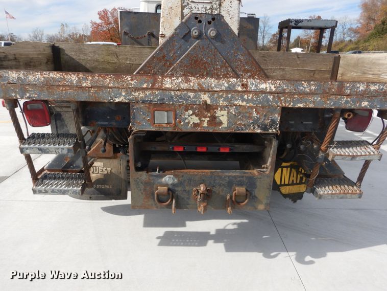 image for item DI1023 1993 International 4900  digger derrick truck