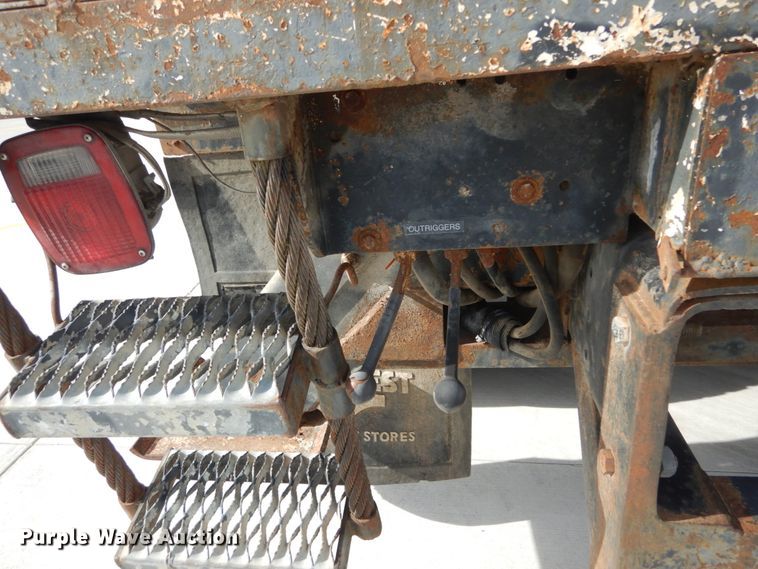 image for item DI1023 1993 International 4900  digger derrick truck