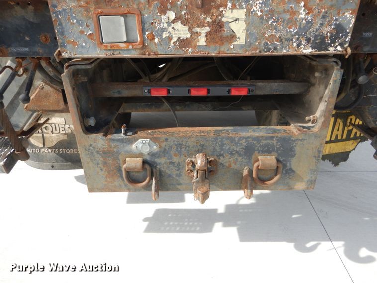 image for item DI1023 1993 International 4900  digger derrick truck