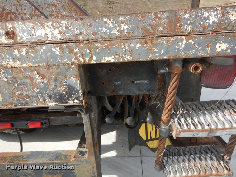 image for item DI1023 1993 International 4900  digger derrick truck