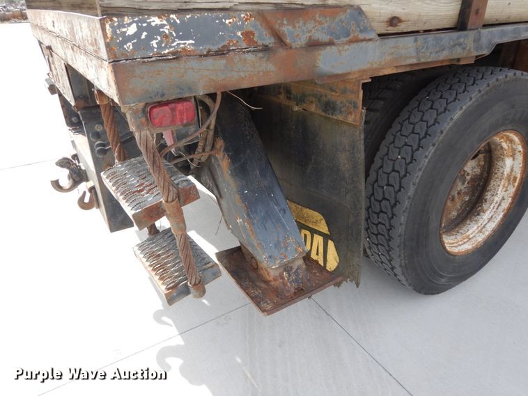 image for item DI1023 1993 International 4900  digger derrick truck