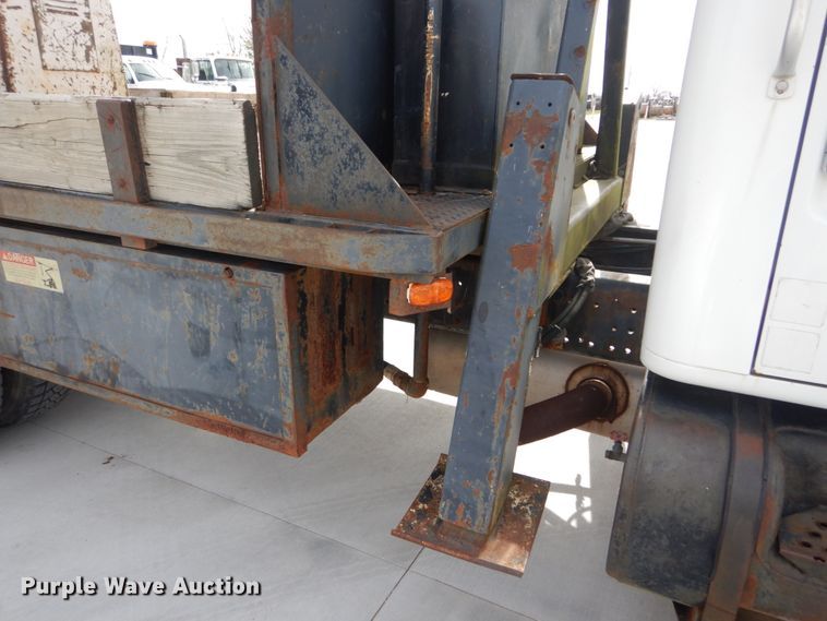 image for item DI1023 1993 International 4900  digger derrick truck