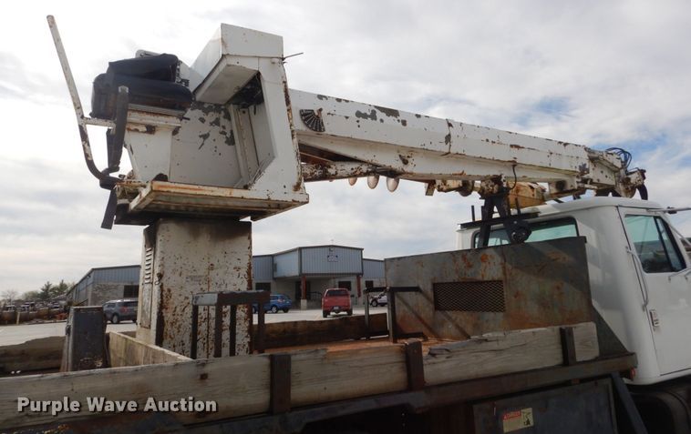 image for item DI1023 1993 International 4900  digger derrick truck