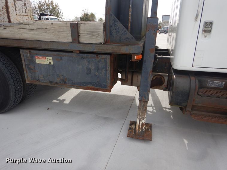 image for item DI1023 1993 International 4900  digger derrick truck