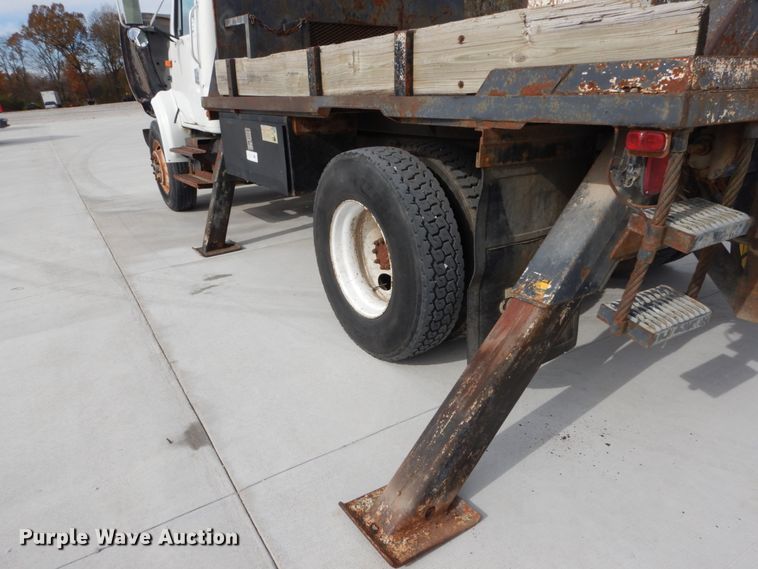 image for item DI1023 1993 International 4900  digger derrick truck