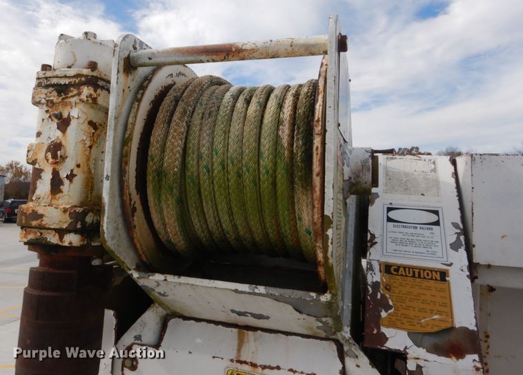 image for item DI1023 1993 International 4900  digger derrick truck