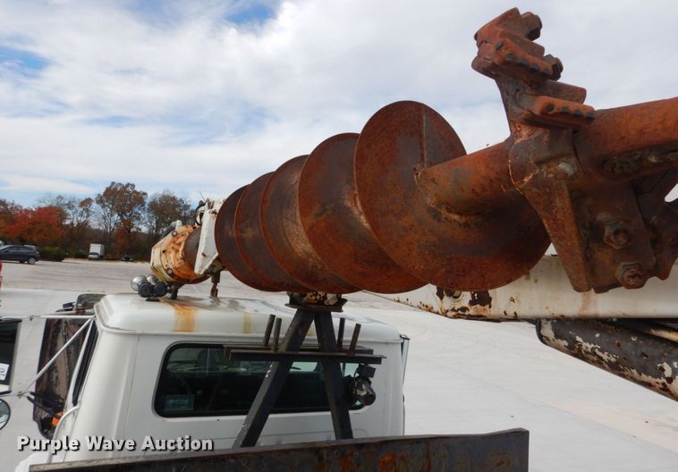 image for item DI1023 1993 International 4900  digger derrick truck