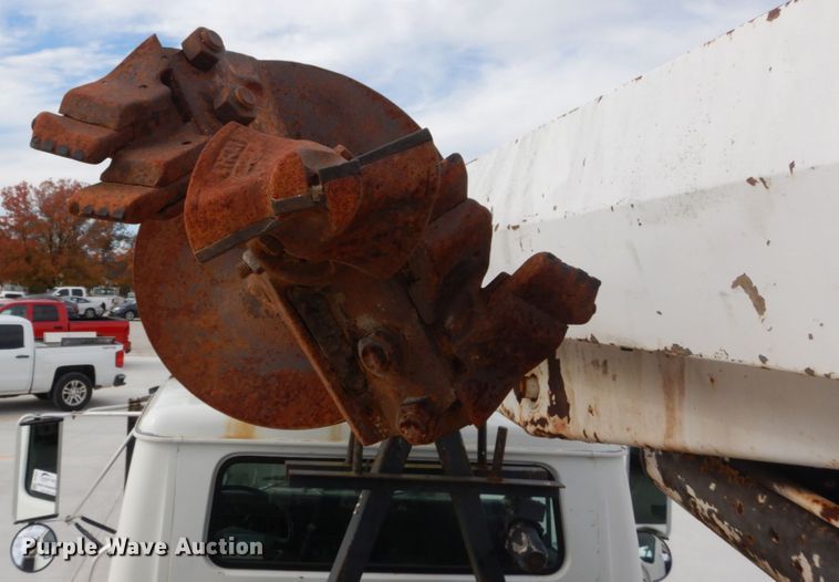 image for item DI1023 1993 International 4900  digger derrick truck