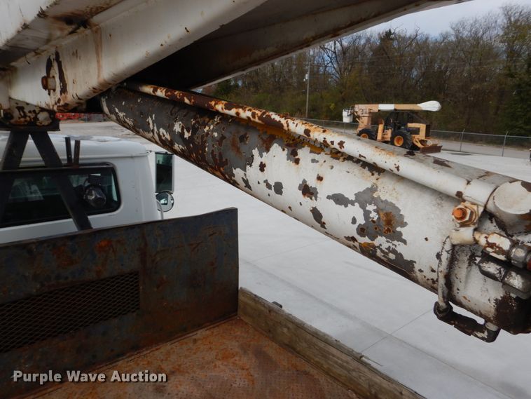 image for item DI1023 1993 International 4900  digger derrick truck