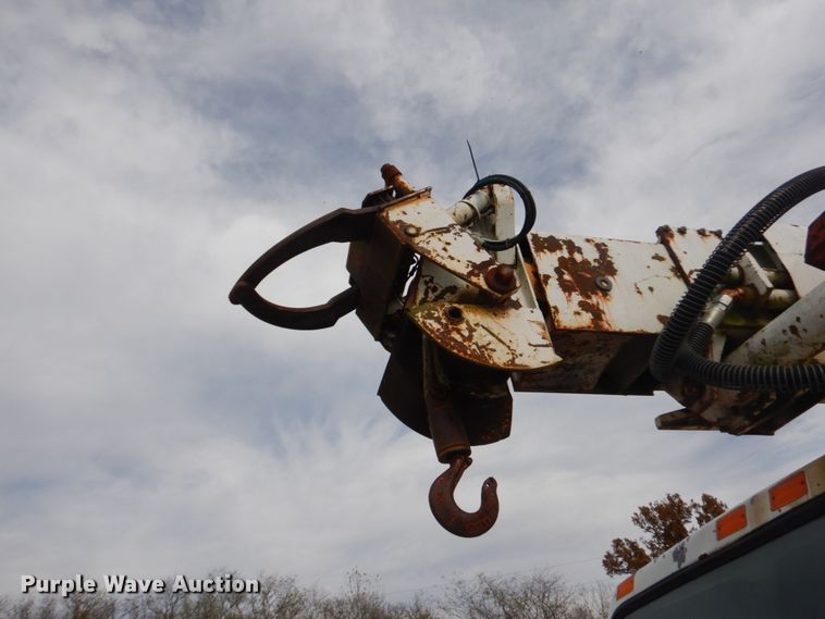 image for item DI1023 1993 International 4900  digger derrick truck