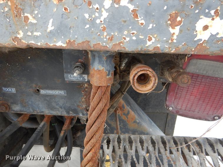 image for item DI1023 1993 International 4900  digger derrick truck