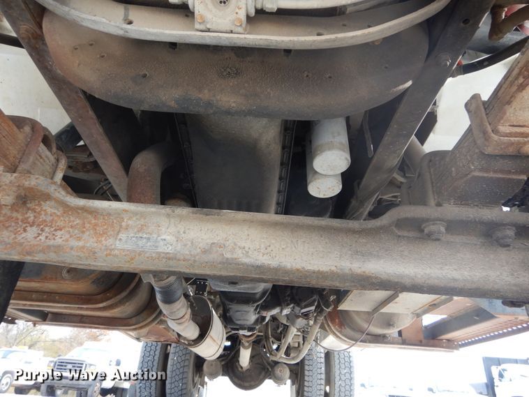 image for item DI1023 1993 International 4900  digger derrick truck