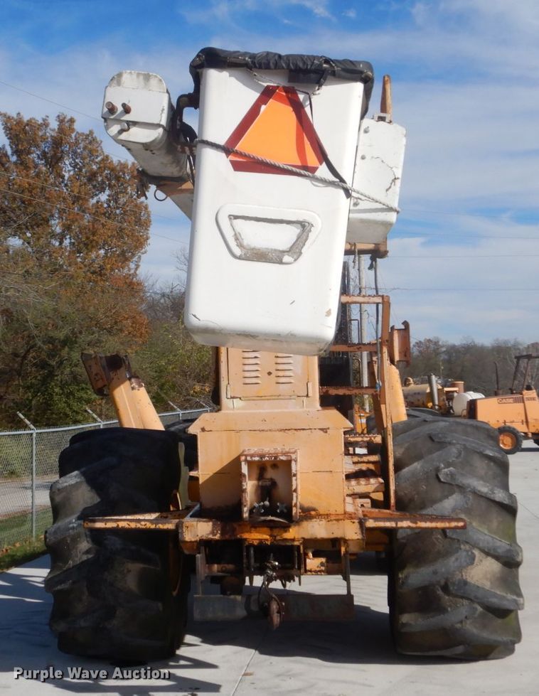 image for item DI1032 John Deere 440 skidder with boom