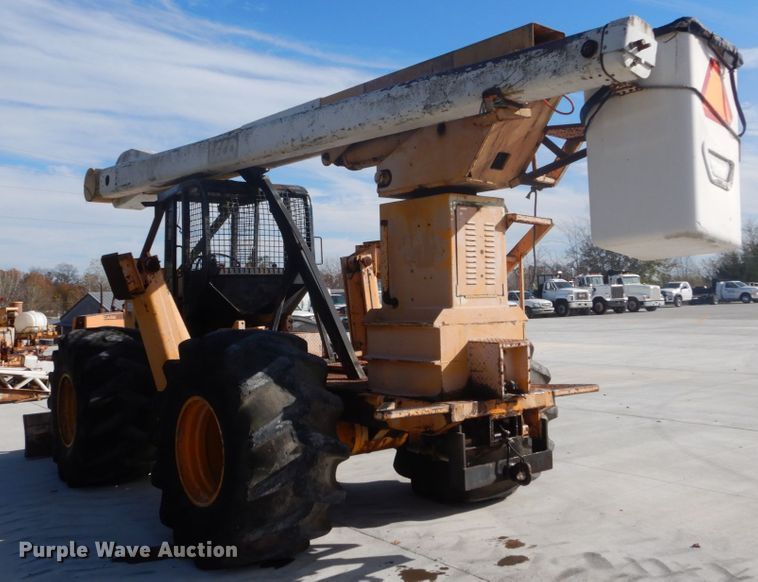 image for item DI1032 John Deere 440 skidder with boom