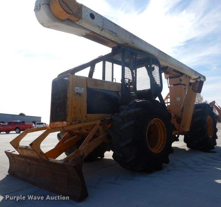 image for item DI1032 John Deere 440 skidder with boom