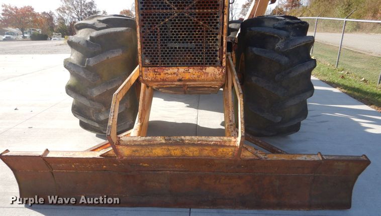 image for item DI1032 John Deere 440 skidder with boom