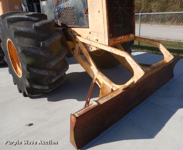 image for item DI1032 John Deere 440 skidder with boom