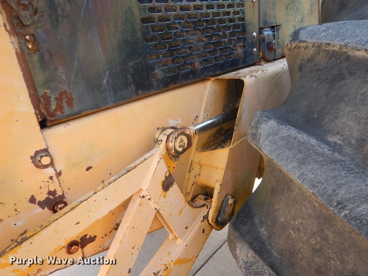 image for item DI1032 John Deere 440 skidder with boom