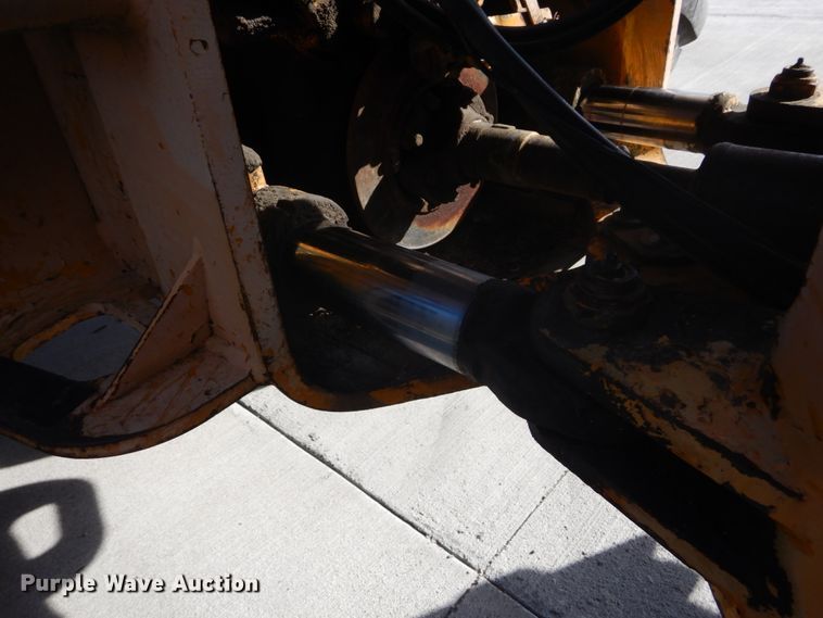 image for item DI1032 John Deere 440 skidder with boom