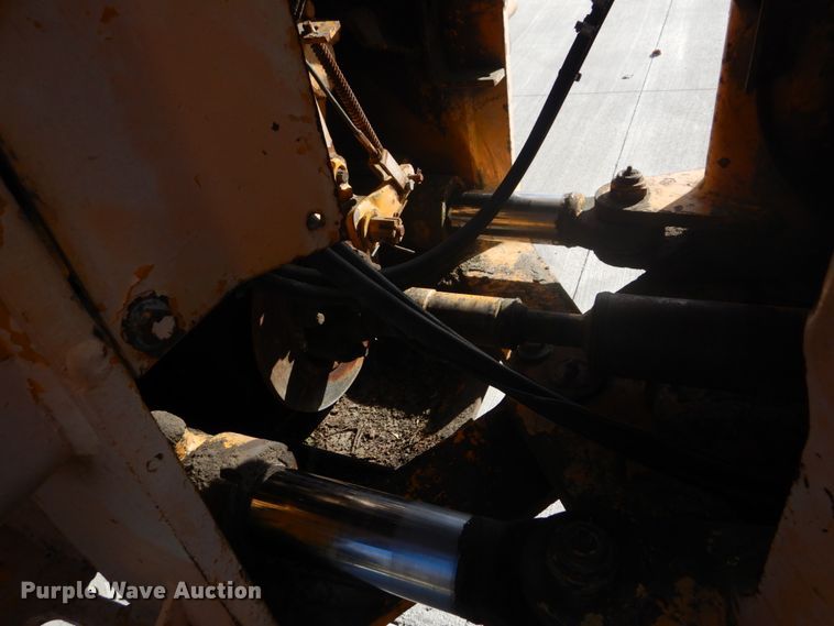 image for item DI1032 John Deere 440 skidder with boom