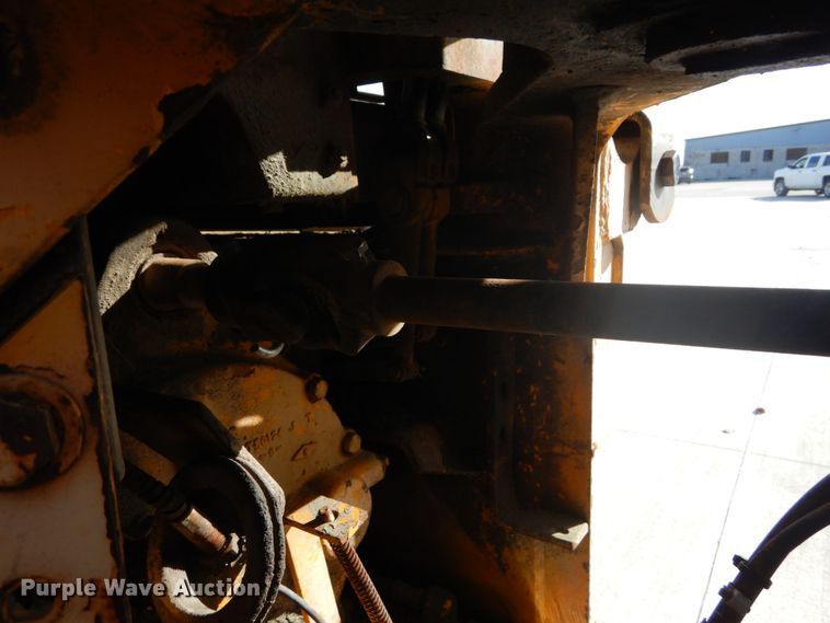 image for item DI1032 John Deere 440 skidder with boom