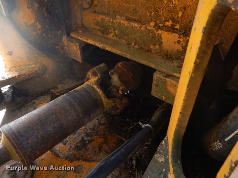 image for item DI1032 John Deere 440 skidder with boom