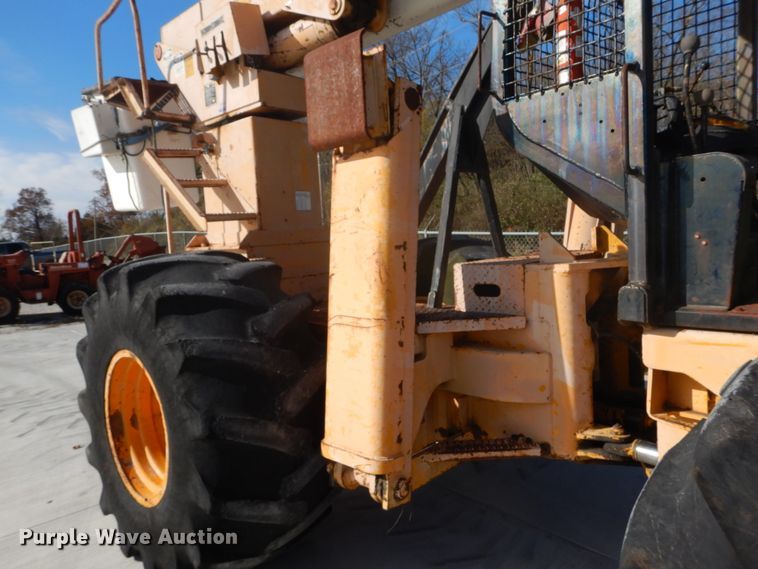 image for item DI1032 John Deere 440 skidder with boom