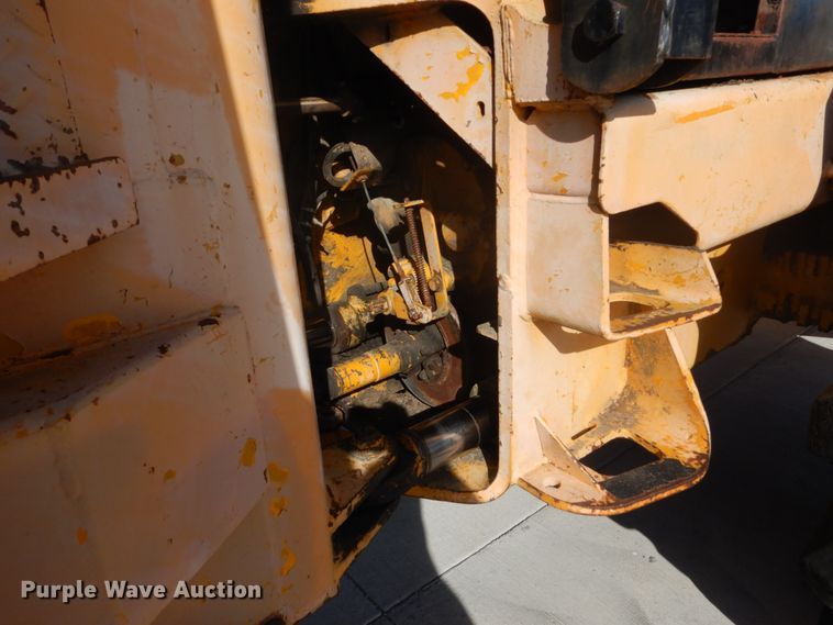 image for item DI1032 John Deere 440 skidder with boom