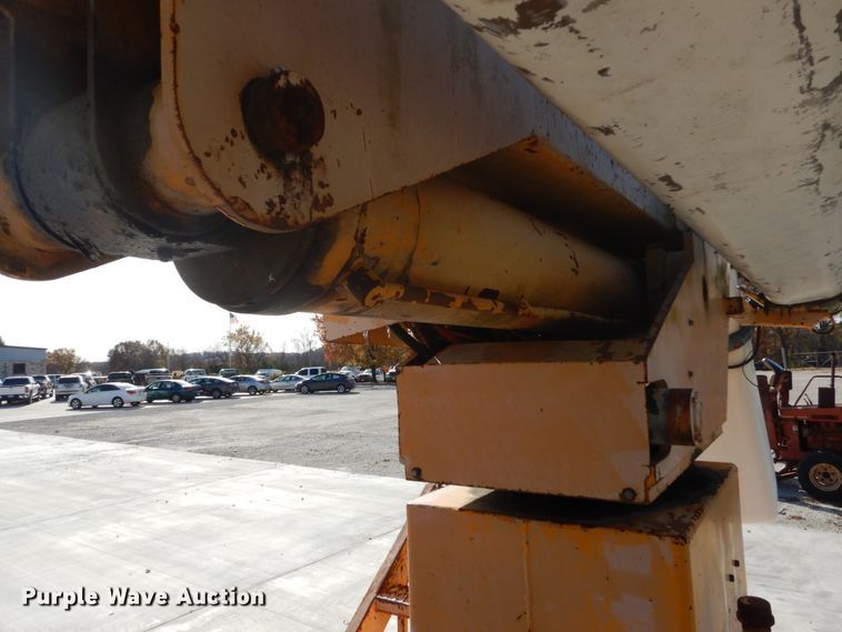 image for item DI1032 John Deere 440 skidder with boom